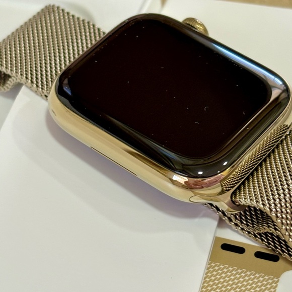 Apple Series 7 Gold Stainless Steel 45mm Watch Milanese Band 🌷 - Picture 5 of 15